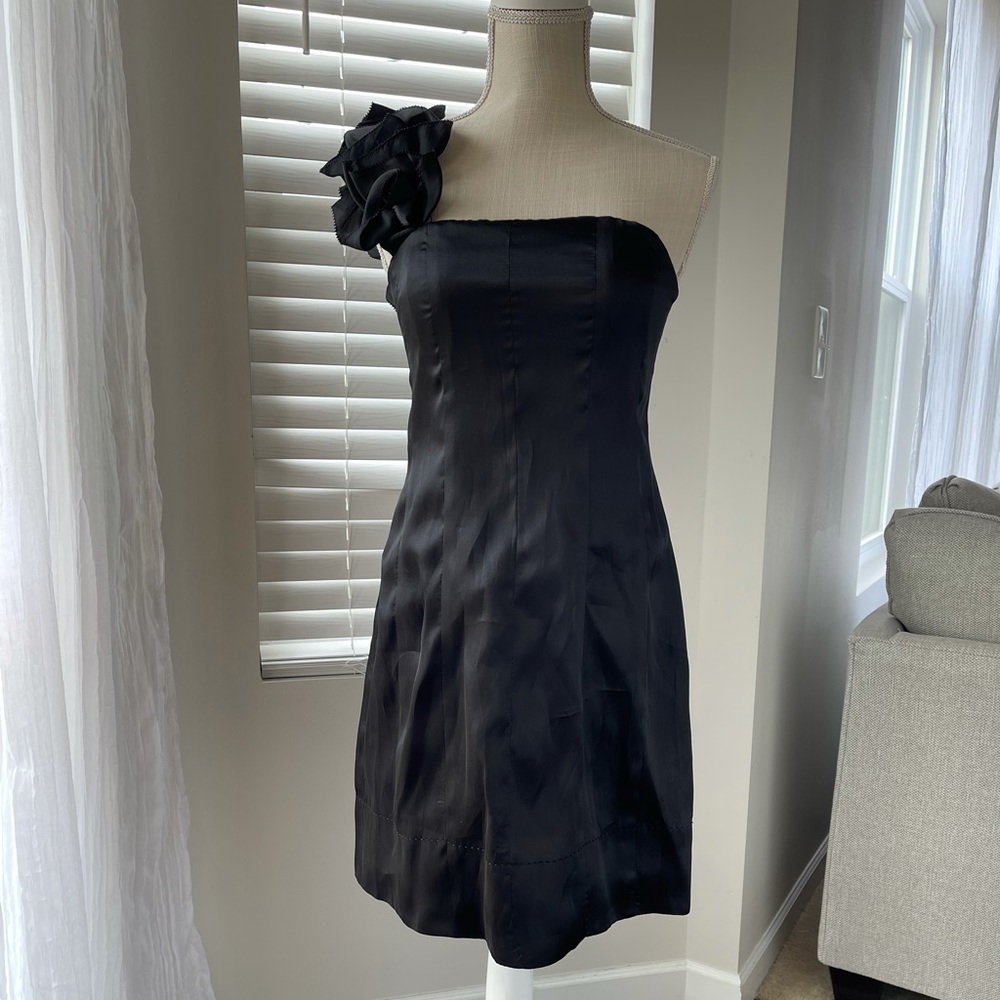 Phoebe Couture black one shoulder cocktail dress size 4